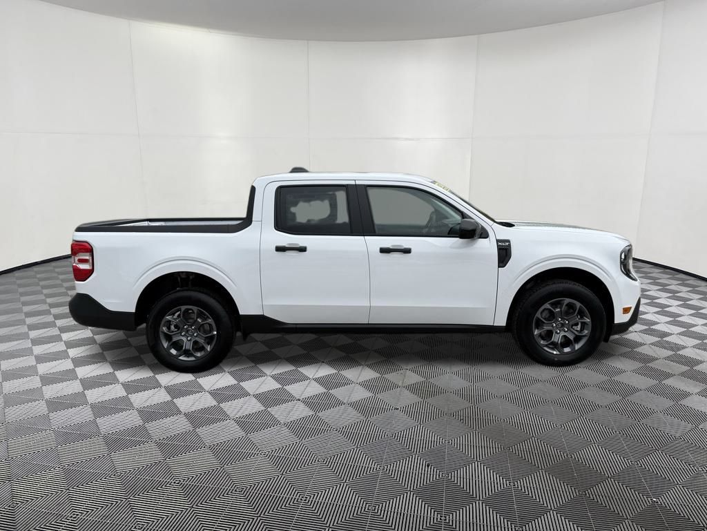 2025 Ford Maverick XLT photo 2