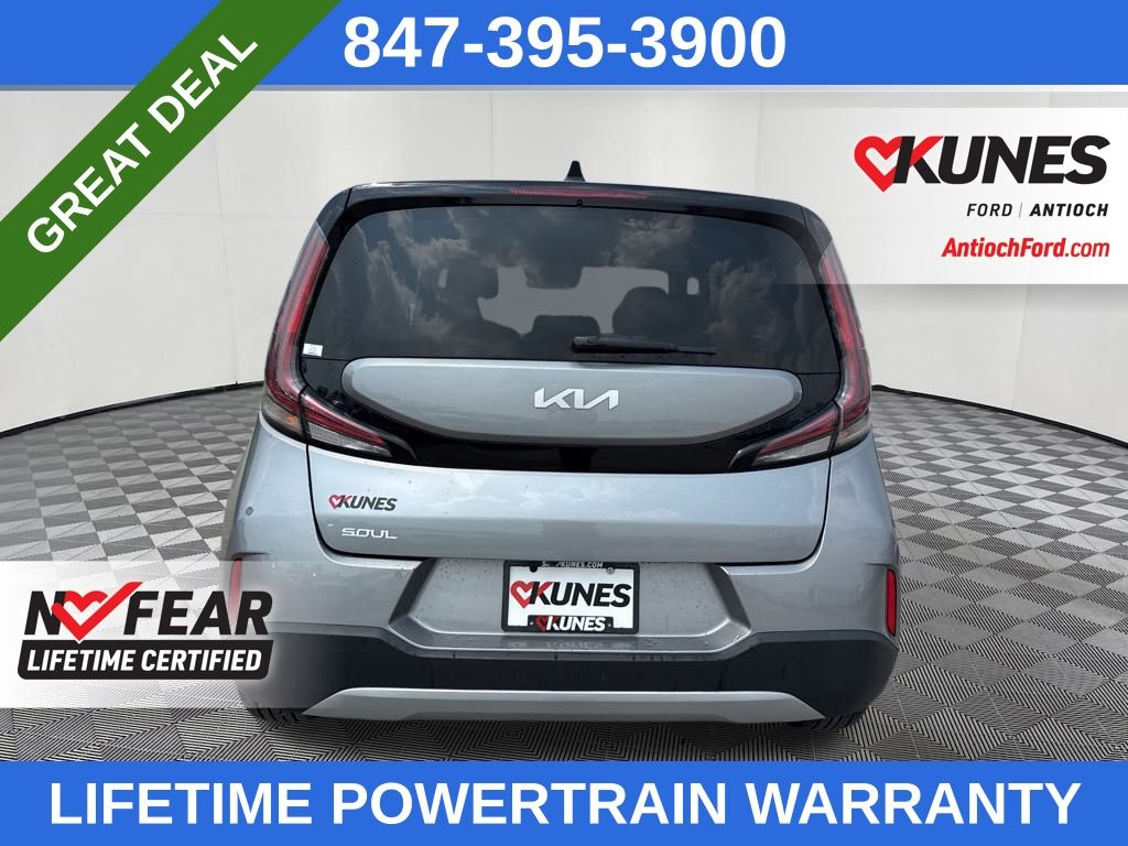 2023 Kia Soul LX photo 3