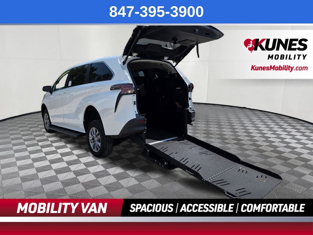 Used 2026 Toyota Sienna LE 8 Passenger Van Passenger Van