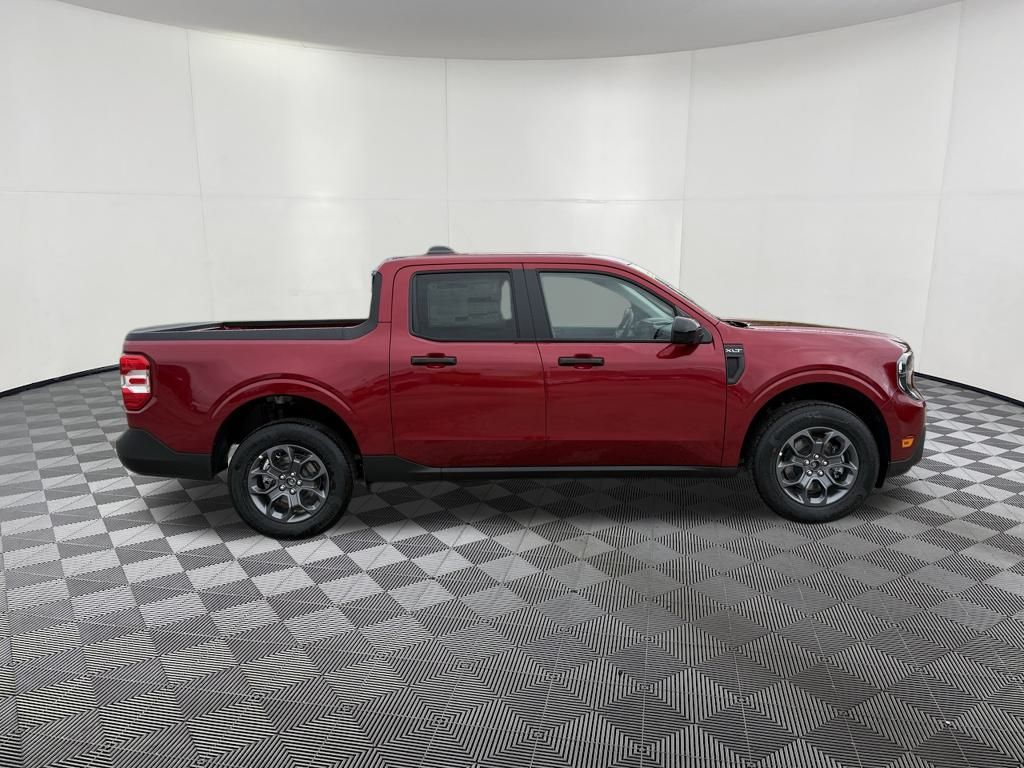 2025 Ford Maverick XLT photo 2