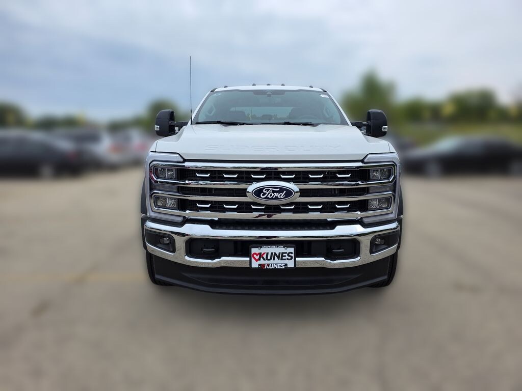 New 2027 Ford F-450 Chassis Lariat DRW Truck Crew Cab