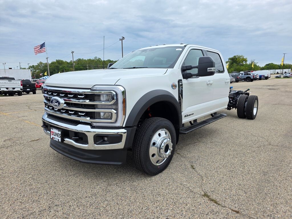 New 2027 Ford F-450 Chassis Lariat DRW Truck Crew Cab