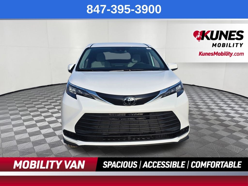 Used 2026 Toyota Sienna LE 8 Passenger Van Passenger Van