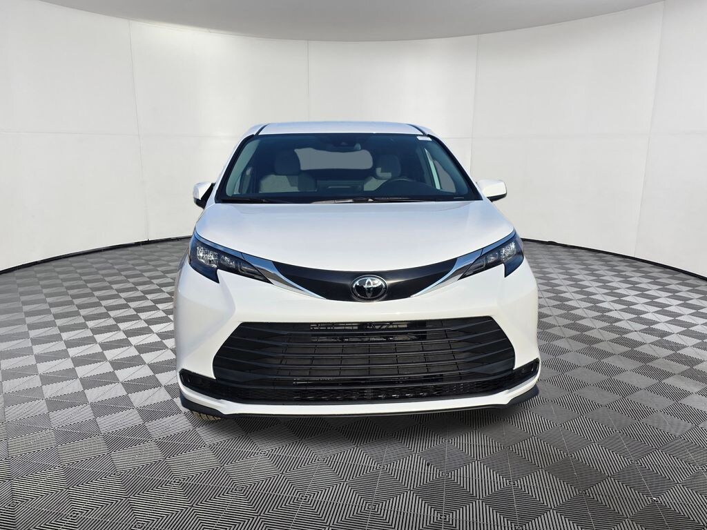 Used 2026 Toyota Sienna LE 8 Passenger Van Passenger Van