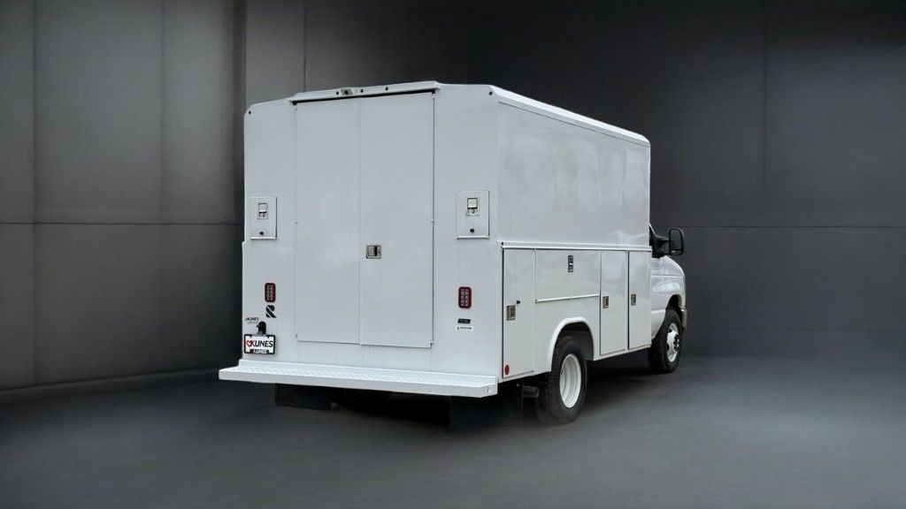 2025 Ford E-350 Base photo 3