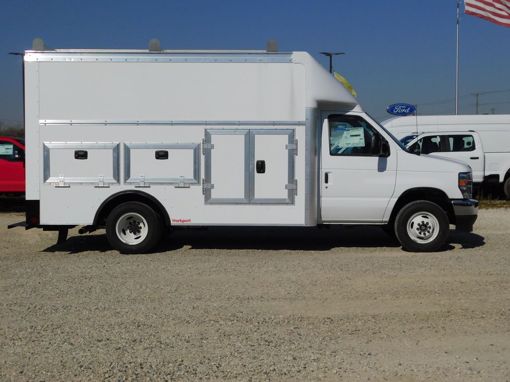 2025 Ford E-350 Base photo 2