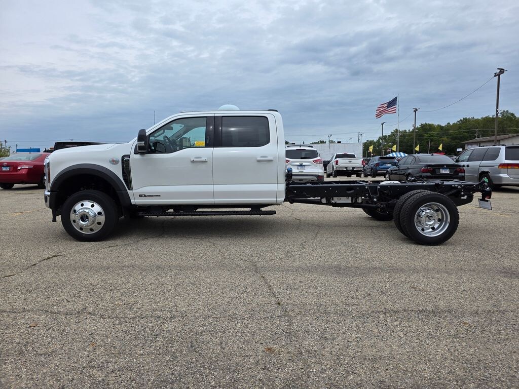 New 2027 Ford F-450 Chassis Lariat DRW Truck Crew Cab