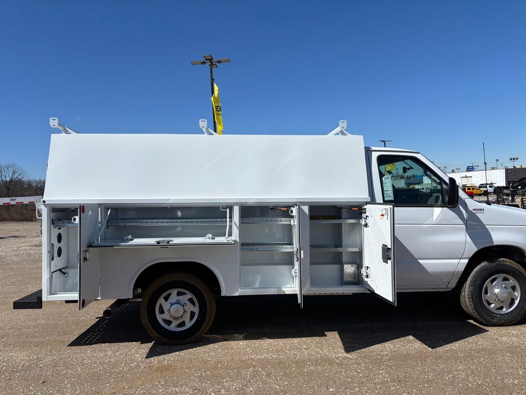 2025 Ford E-350 Base photo 3