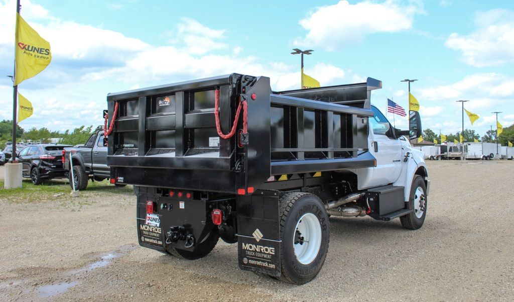 2025 Ford F-650 Base photo 2