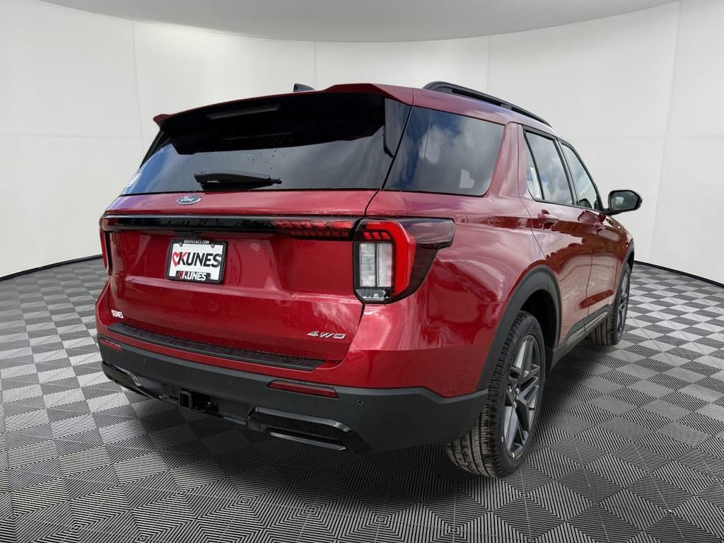 2025 Ford Explorer ST-Line photo 3