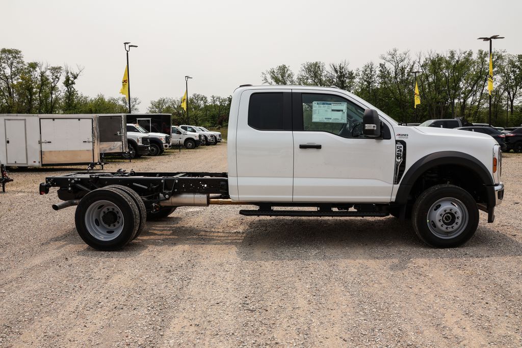 2025 Ford F-450 XL photo 2