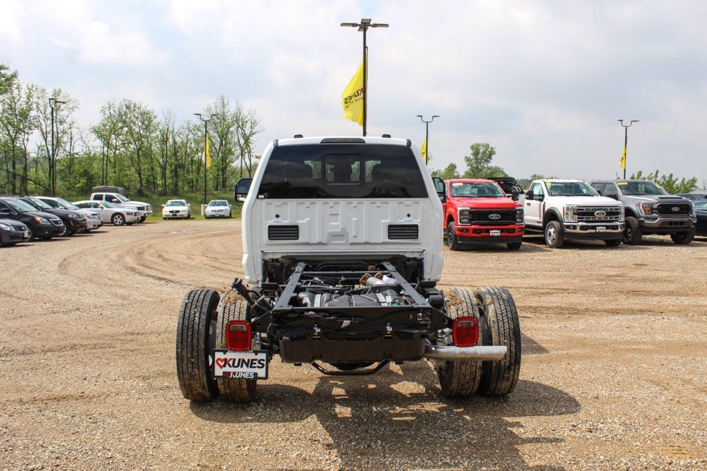 2025 Ford F-450 XL photo 3