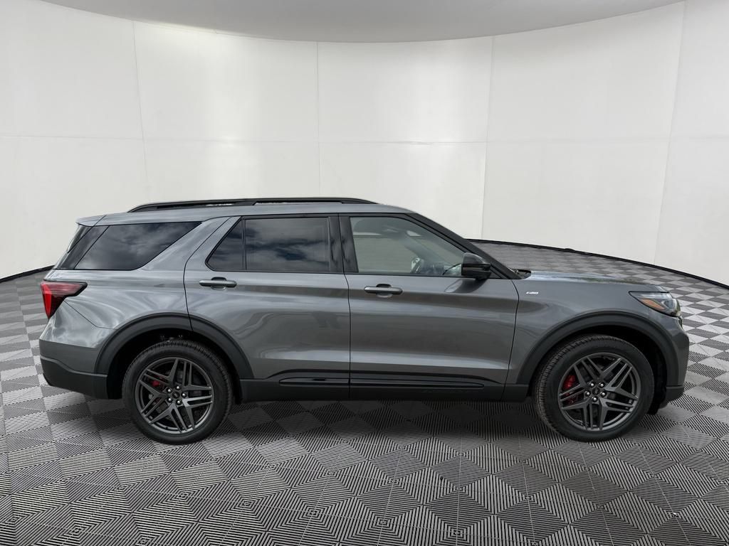 2025 Ford Explorer ST-Line photo 2
