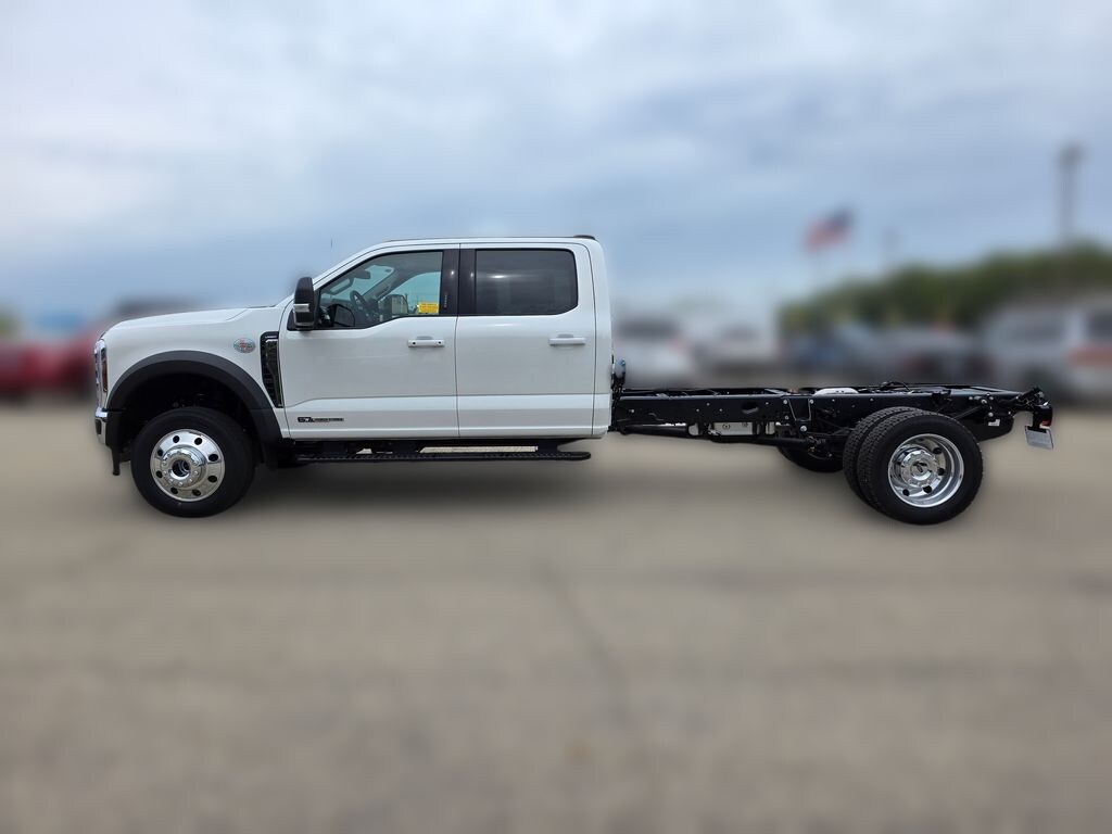New 2027 Ford F-450 Chassis Lariat DRW Truck Crew Cab