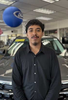 Staff member Kevin Cruz from 5d83036208ac