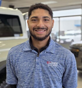 Staff member Eric Vilona from 5d83036208ac