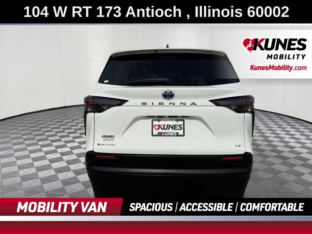 Used 2025 Toyota Sienna LE 8 Passenger Van Passenger Van