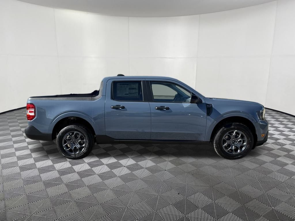 2025 Ford Maverick XLT photo 2