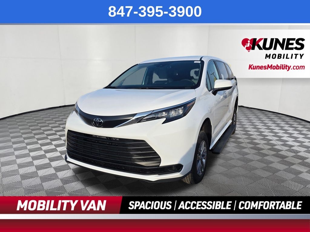 Used 2026 Toyota Sienna LE 8 Passenger Van Passenger Van