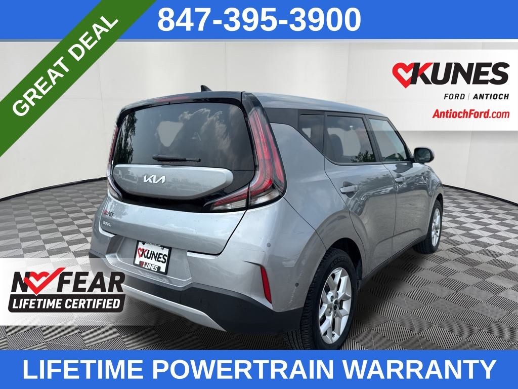 2023 Kia Soul LX photo 2