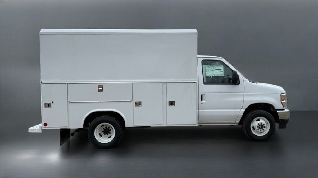 2025 Ford E-350 Base photo 2