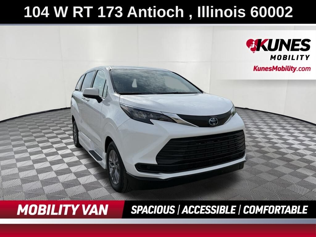 Used 2025 Toyota Sienna LE 8 Passenger Van Passenger Van