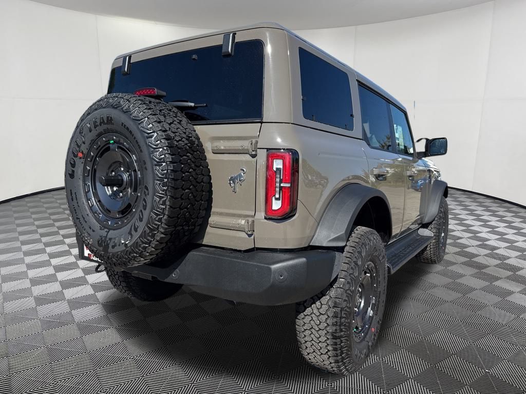 2025 Ford Bronco Outer Banks photo 2