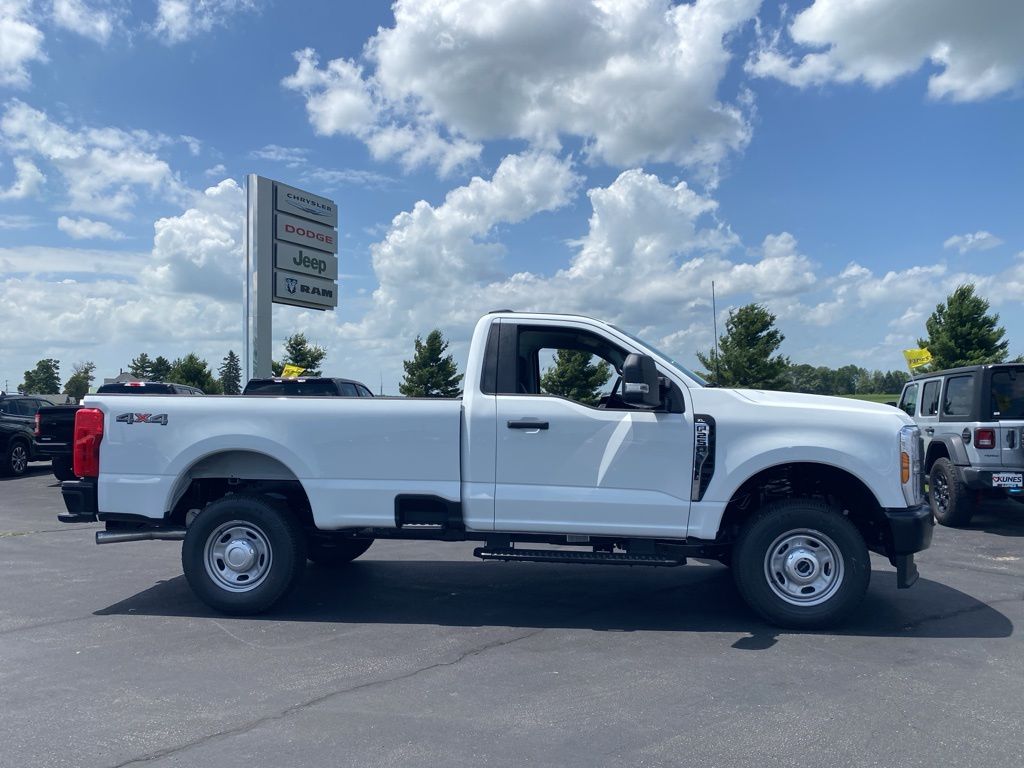 2025 Ford F-250 photo 2