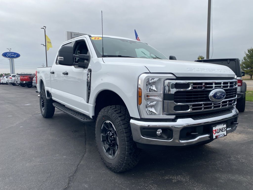 2025 Ford F-350 photo 2