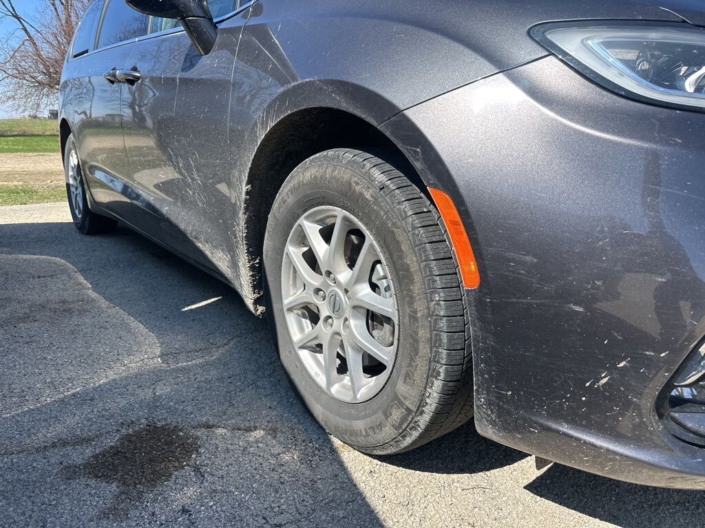 Certified 2022 Chrysler Pacifica Touring L Minivan/Van