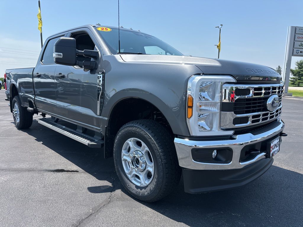 2025 Ford F-350 photo 2