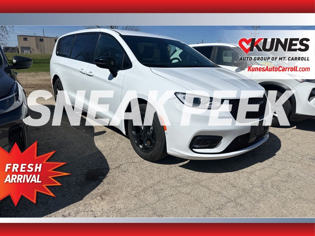 2024 Chrysler Pacifica PHEV Select