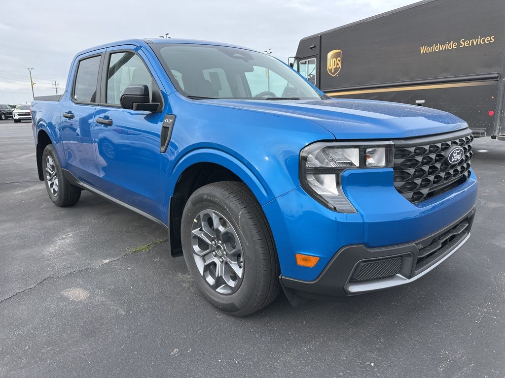 2025 Ford Maverick XLT photo 2