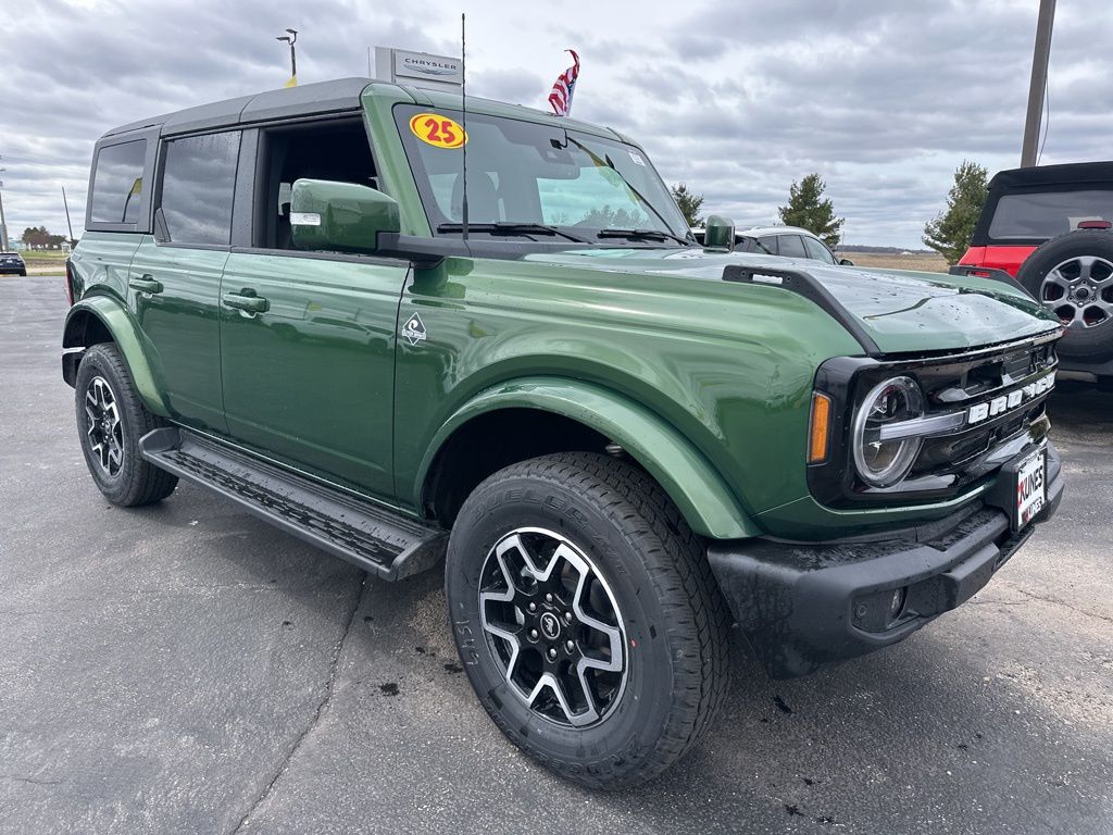 2025 Ford Bronco Outer Banks photo 2