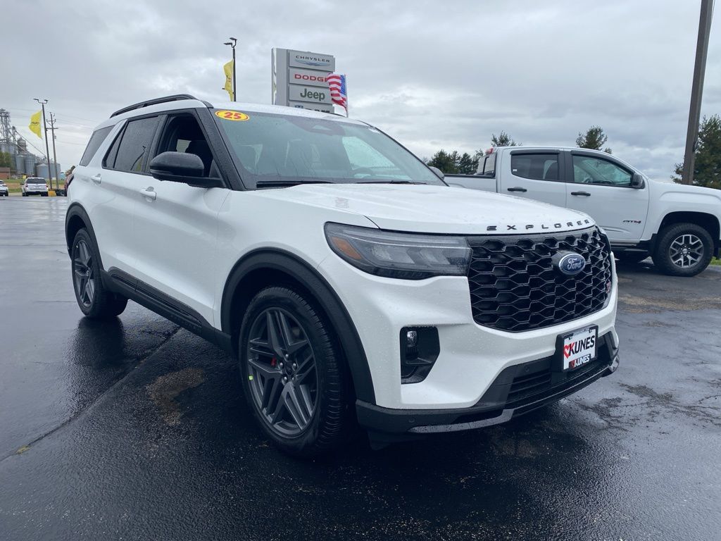 2025 Ford Explorer ST photo 2