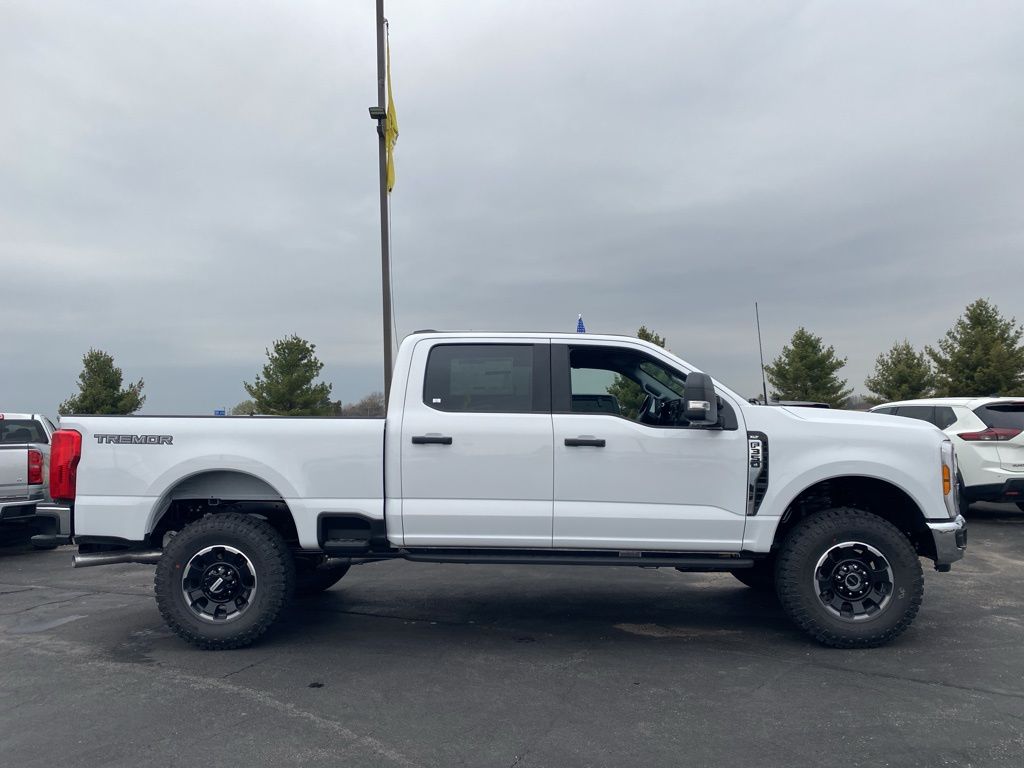 2025 Ford F-350 photo 3