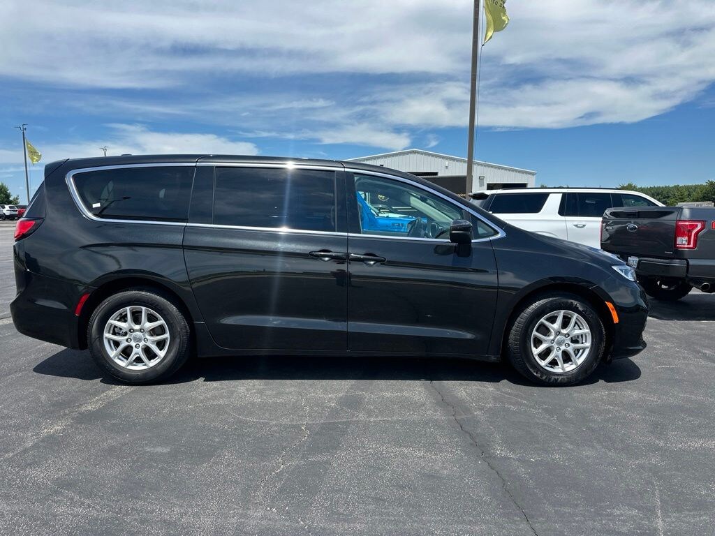 Certified 2023 Chrysler Pacifica Touring L Minivan/Van