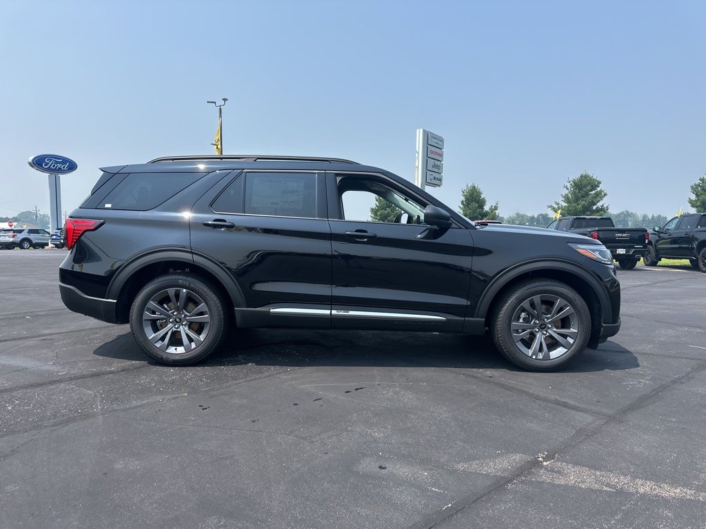 2025 Ford Explorer photo 3