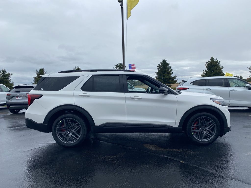 2025 Ford Explorer ST photo 3