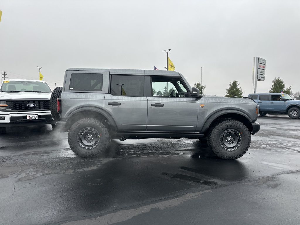2025 Ford Bronco Badlands photo 2