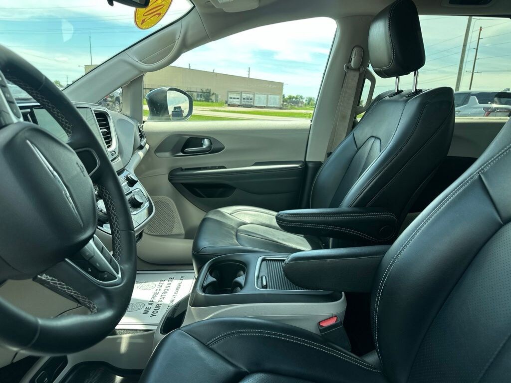 Certified 2023 Chrysler Pacifica Touring L Minivan/Van