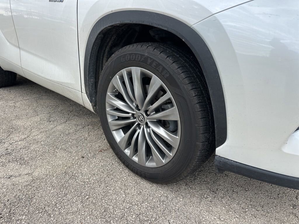 Used 2020 Toyota Highlander Hybrid Platinum