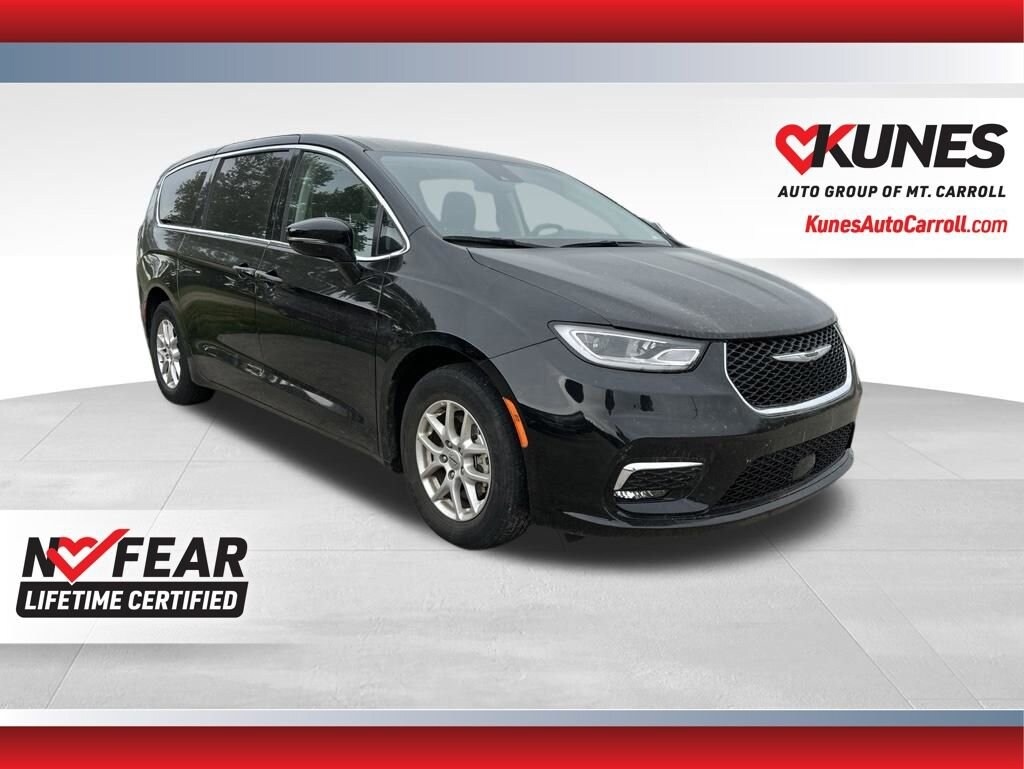 Used 2024 Chrysler Pacifica Touring L