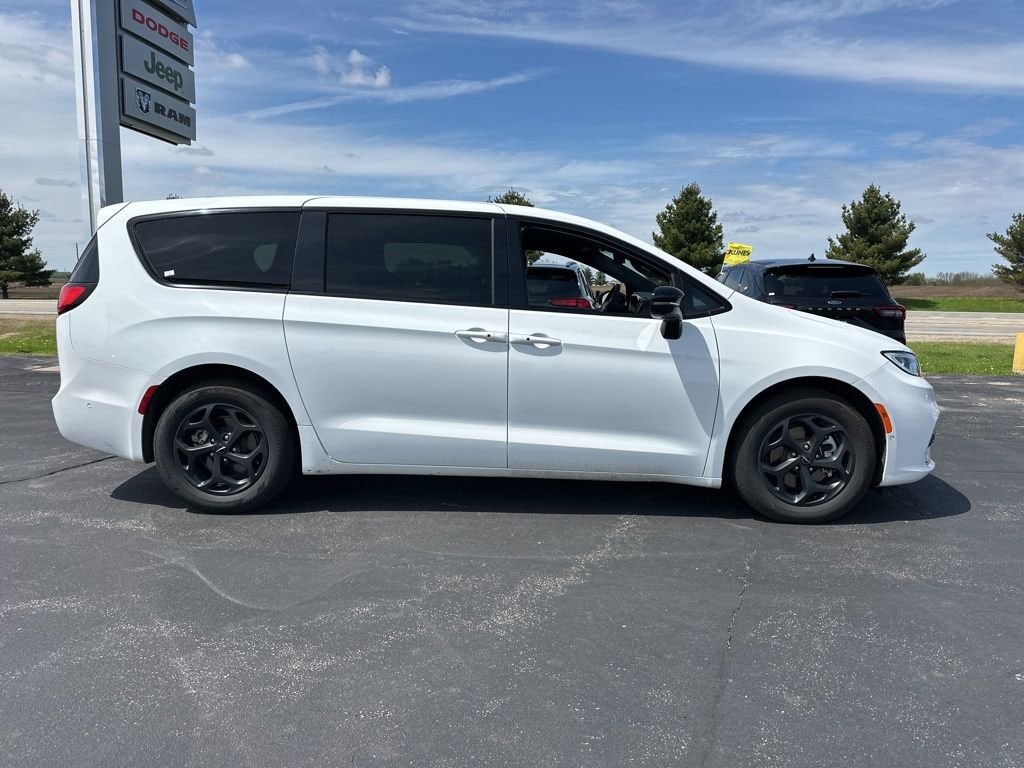 Used 2024 Chrysler Pacifica Hybrid S Appearance Pkg