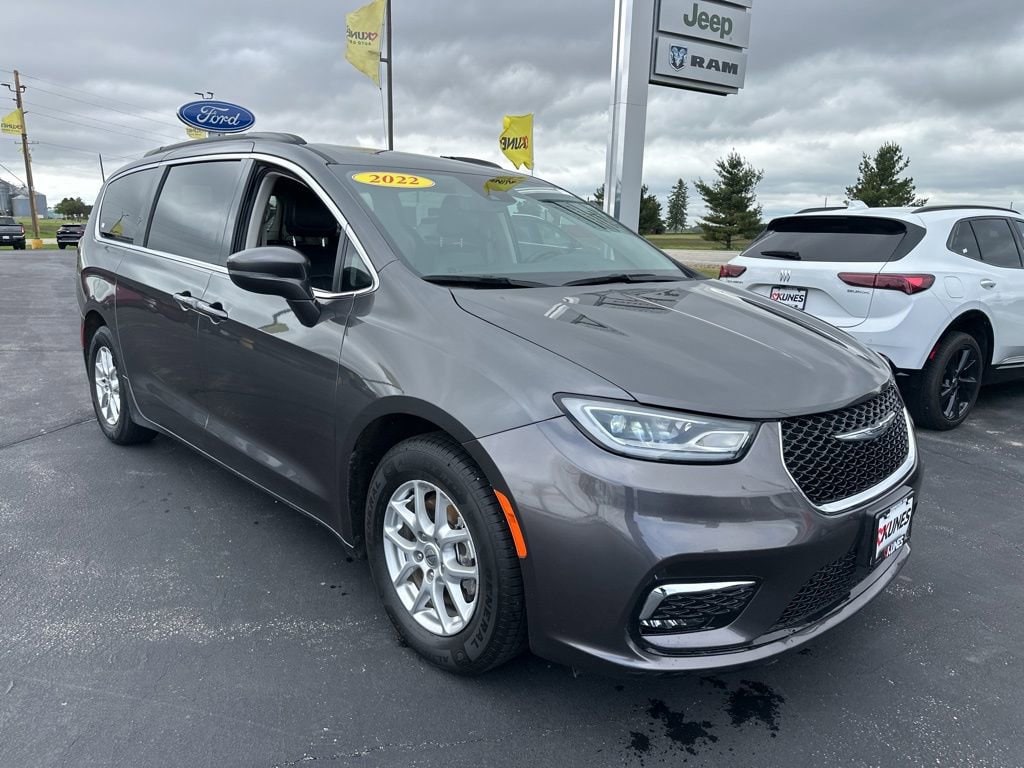 Used 2022 Chrysler Pacifica Touring L