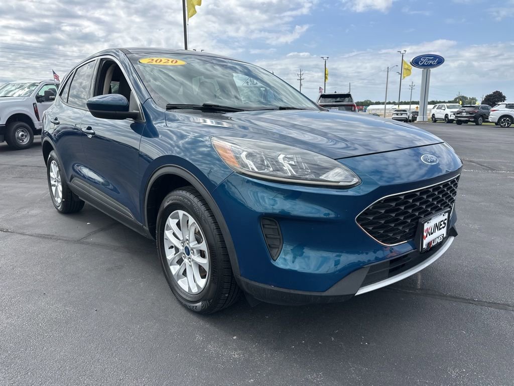 2020 Ford Escape SE photo 2