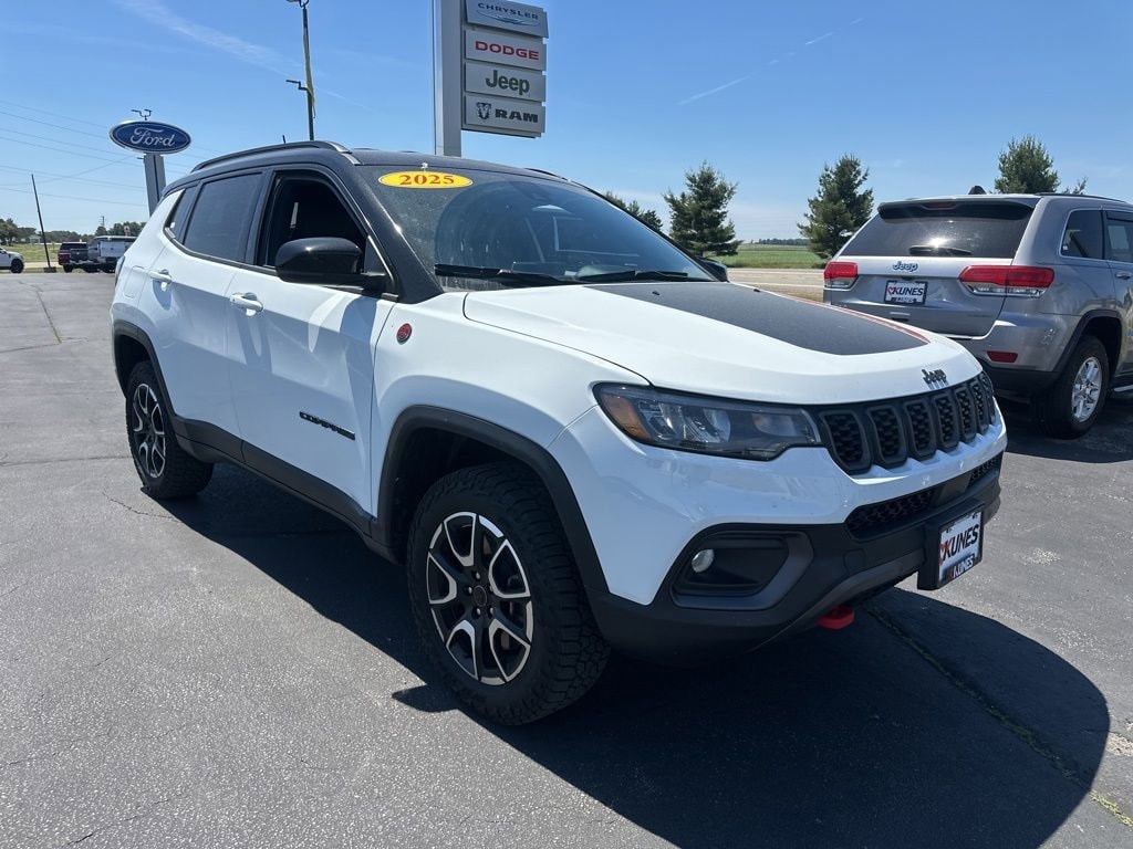 Used 2025 Jeep Compass Trailhawk