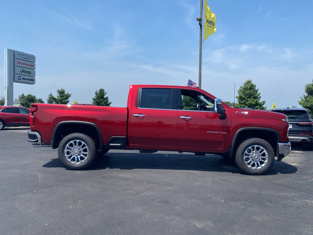 2025 Chevrolet Silverado 2500HD LTZ photo 3