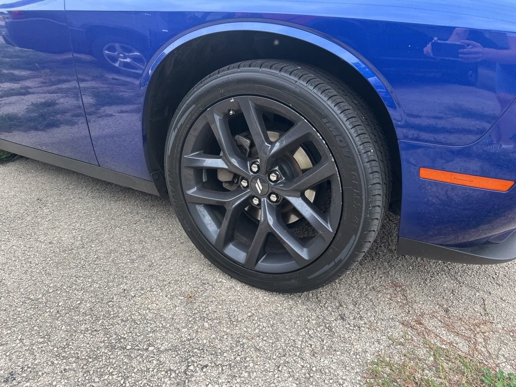 2022 Dodge Challenger SXT photo 3