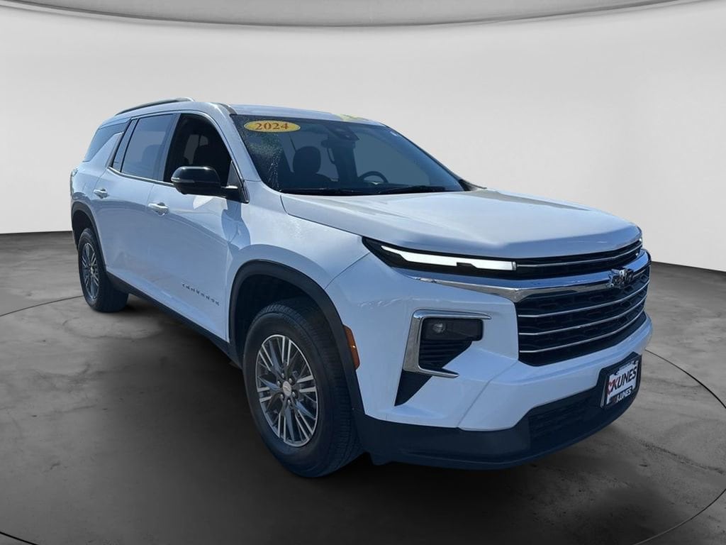Used 2024 Chevrolet Traverse LT SUV